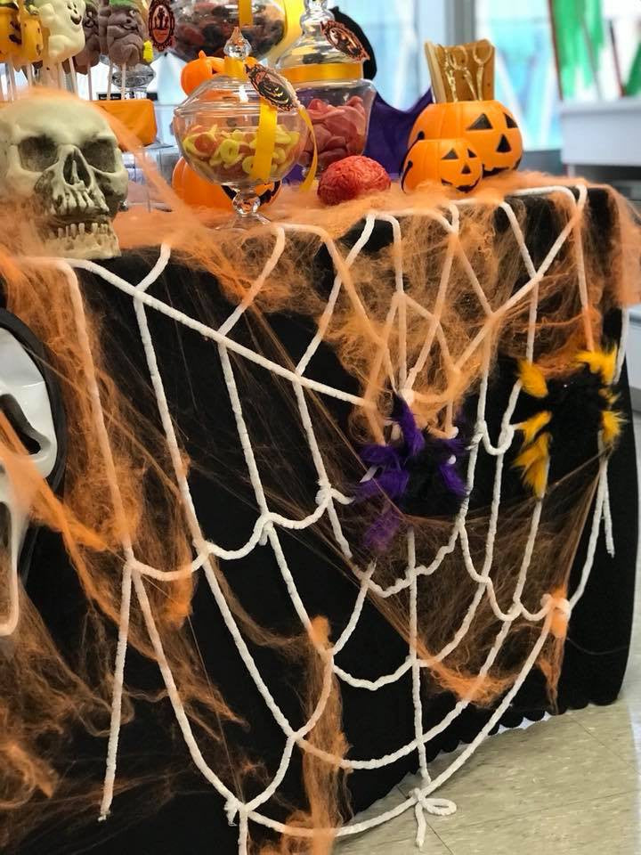 Stretchy Spider Web Halloween Decoration with Mini Spiders – Scary Party Prop