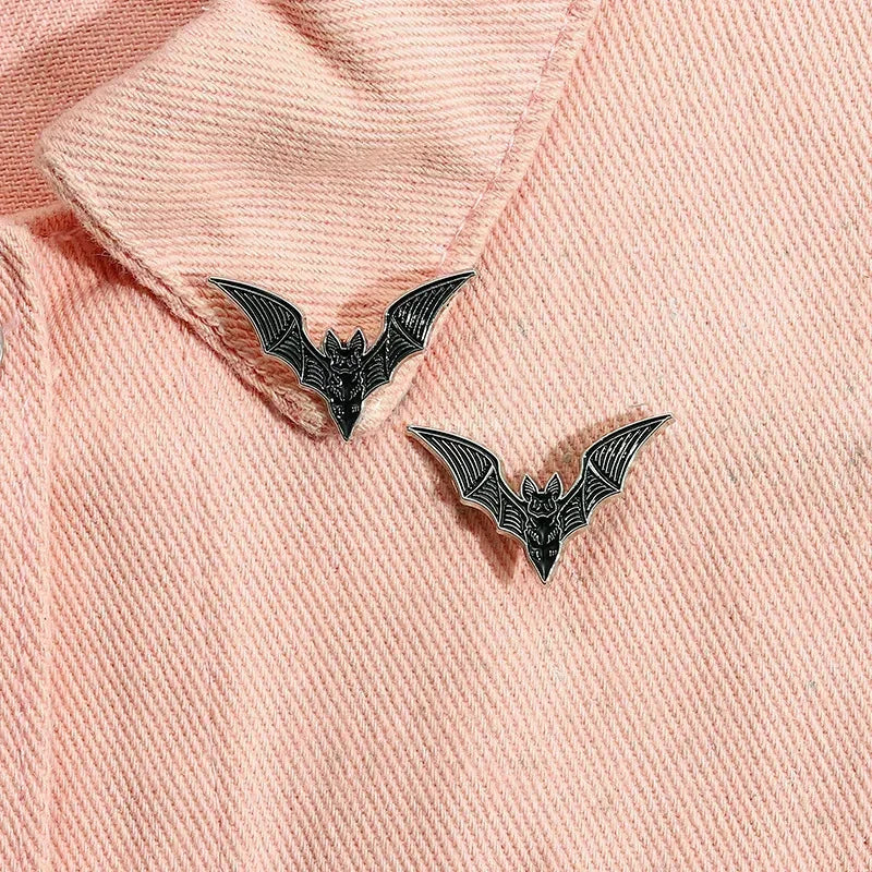 Punk Vintage Bat Brooch Pin – Halloween Gothic Accessory for Jackets, Bags & Clothes | Unisex Gift Badge