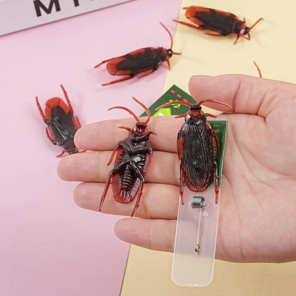 Halloween Fake Cockroach Prank Gum Toys – 10, 20 or 30pc Plastic Joke Props for Halloween Parties & Pranks