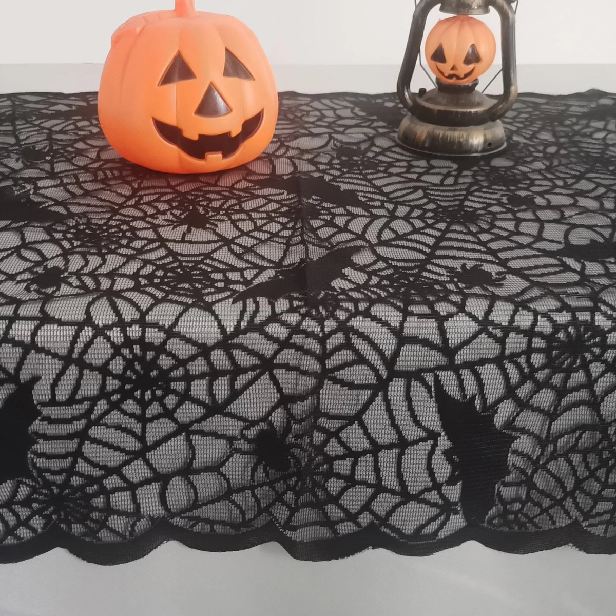 Halloween Lace Tablecloth – Bat & Skull Net Pattern for Party & Haunted House Decor