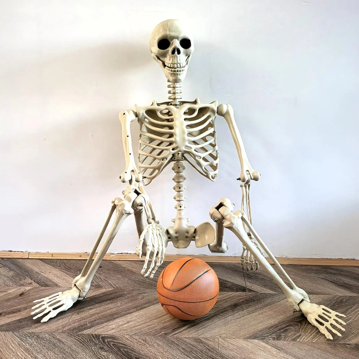 Life-Size Posable Halloween Skeleton Prop – 90cm ABS Skull Decoration for Haunted House, Yard & Outdoor Scenes