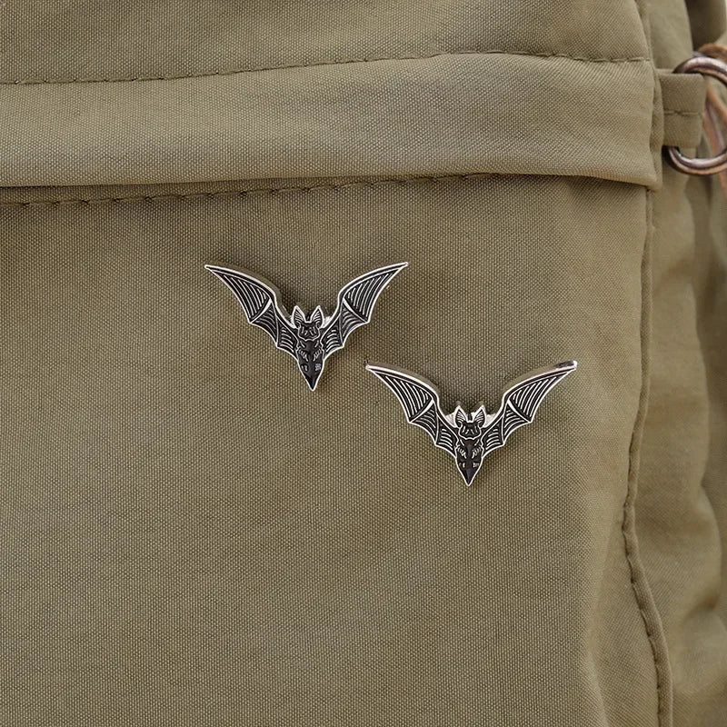 Punk Vintage Bat Brooch Pin – Halloween Gothic Accessory for Jackets, Bags & Clothes | Unisex Gift Badge